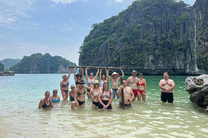 Île de Cat Ba - Excursion d'une journée dans la baie de Lan Ha : kayak, natation et repas