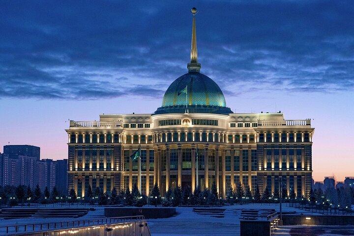Astana Stadtrundfahrt : Alte und moderne Stadtrundfahrt