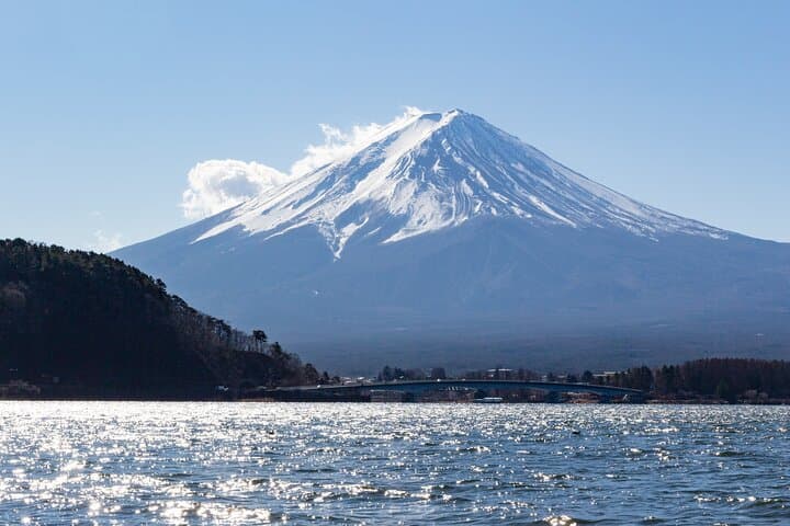 Tokyo: Mt. Fuji, Oshino Hakkai and Gotemba Outlets 1-Day Bus Tour