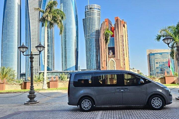 Découvrez Abu Dhabi: Visite privée de la ville avec entrée à la mosquée et au Louvre