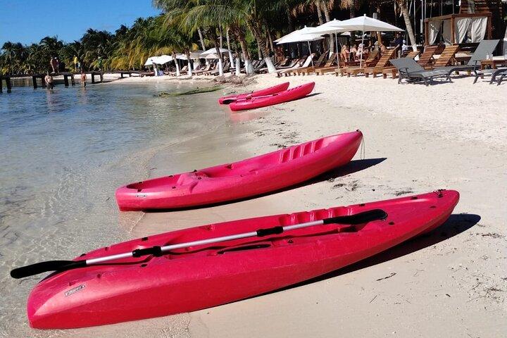 Offene Bar und exklusiver Beach Club Isla Mujeres Katamarantour