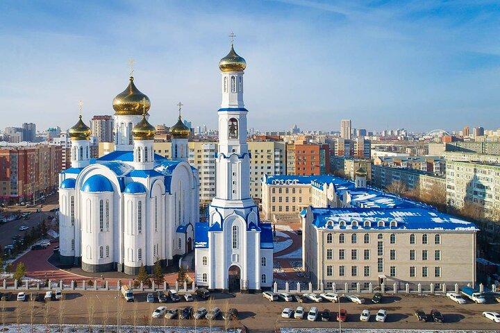 Astana Stadtrundfahrt : Alte und moderne Stadtrundfahrt