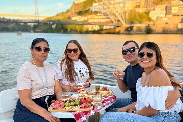 Porto : 6 bruggen Private Douro River Yacht w / eten en wijn