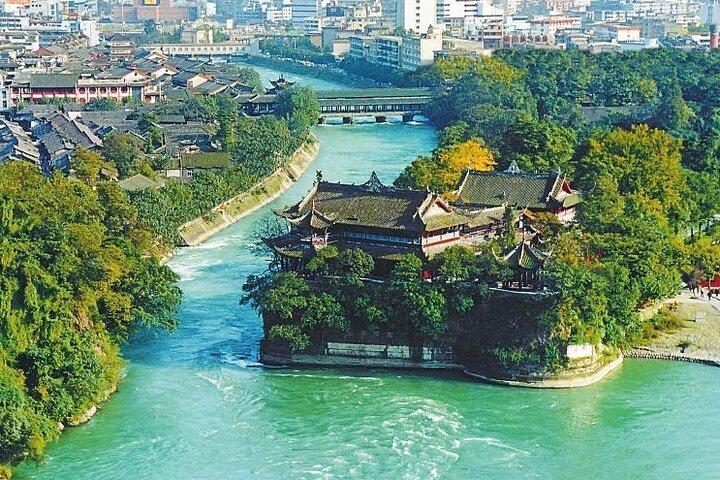 Mount Qingcheng og Dujiangyan kunstvandingssightseeingtur