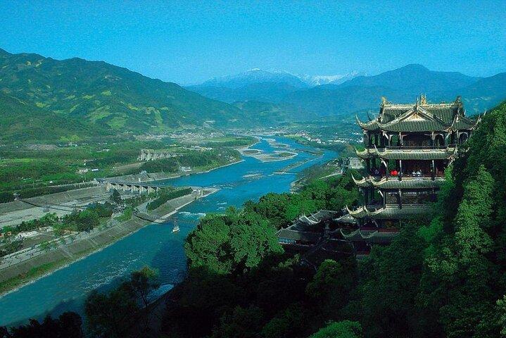 Mount Qingcheng og Dujiangyan kunstvandingssightseeingtur