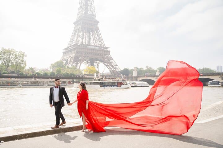 Paris: Professional Flying-Dress Photoshoot @jonadress