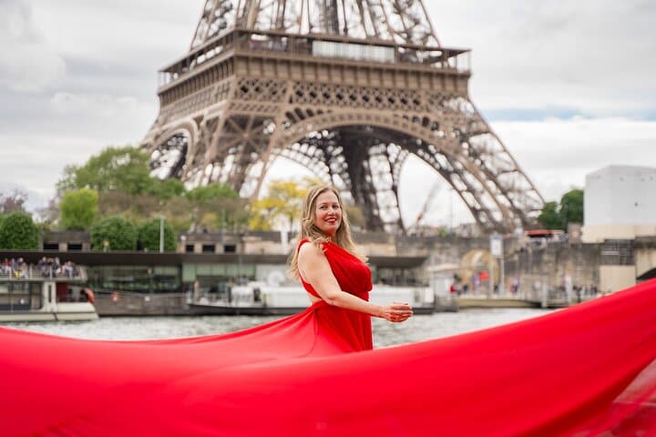 Paris: Professional Flying-Dress Photoshoot @jonadress