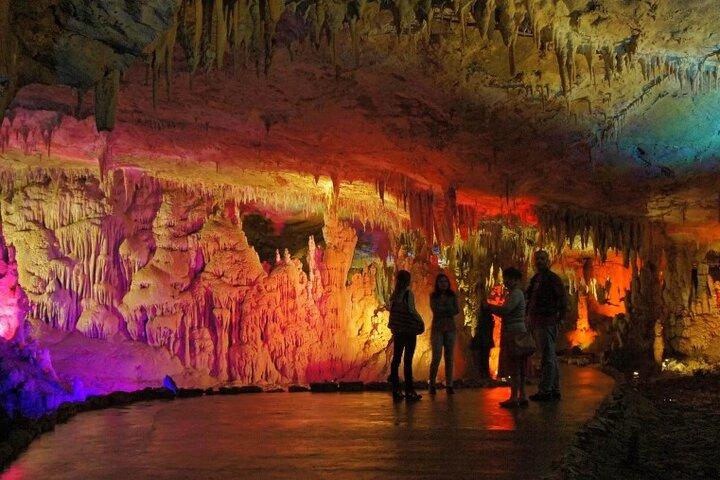 2 - Dagtocht Kutaisi: Grotten, Canyons & Sovjet Sanatoria