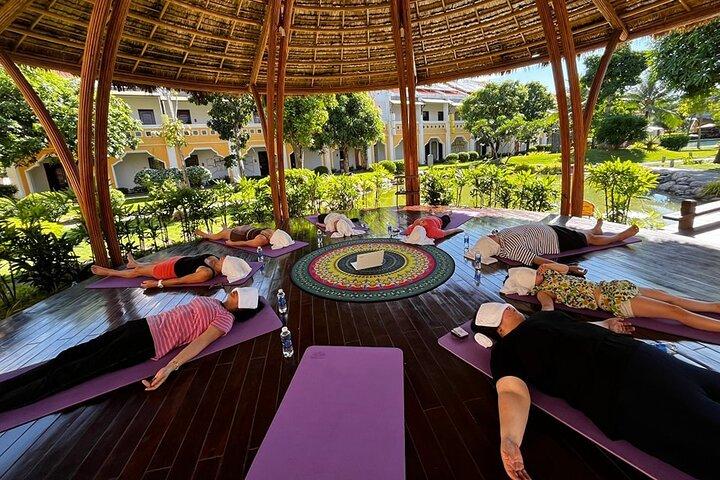 Tidlig morgen yoga klasse fra 7:00 til 8:00