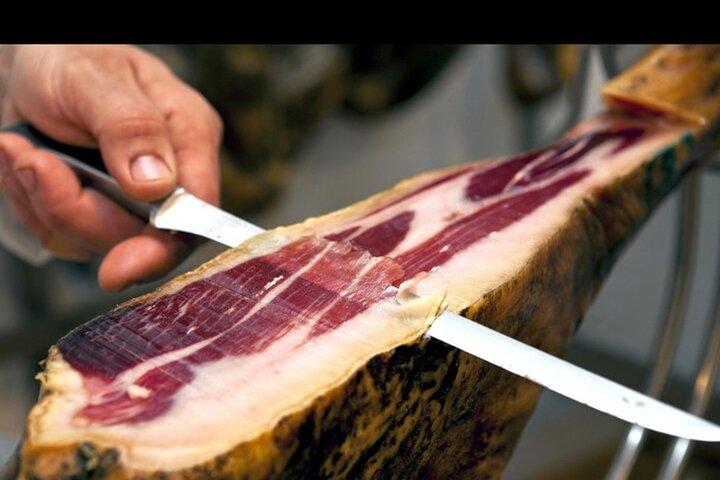 Barcelonas Tapas-Tour zum Mittag- oder Abendessen: Essen, Getränke, Glück!
