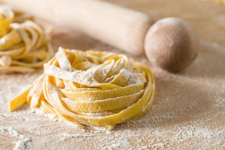 Clase de cocina de fettuccine, ravioli y tiramisú en Roma