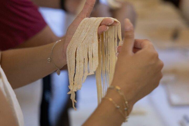 Clase de cocina de fettuccine, ravioli y tiramisú en Roma