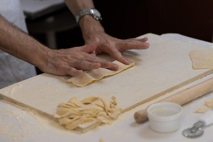 Clase de cocina de fettuccine, ravioli y tiramisú en Roma