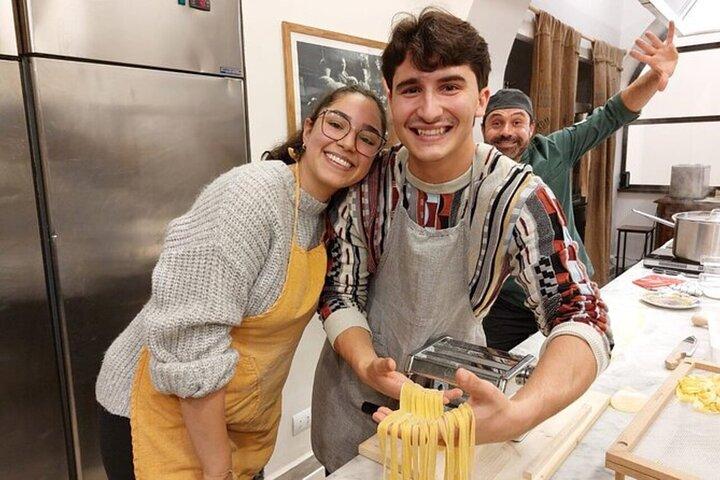 Clase de cocina de fettuccine, ravioli y tiramisú en Roma