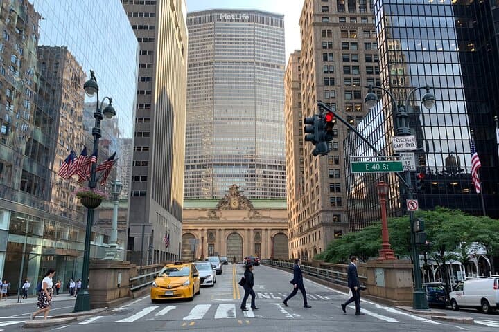 Public Super Tour of NYC: Heroes, Comics and More!