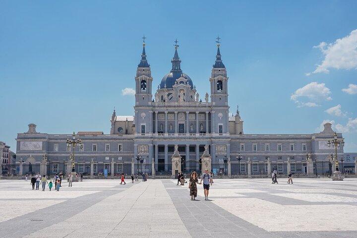 Tour Privado em Madrid: Hotéis perto de Royal Palace, Prado & Literary Quarter