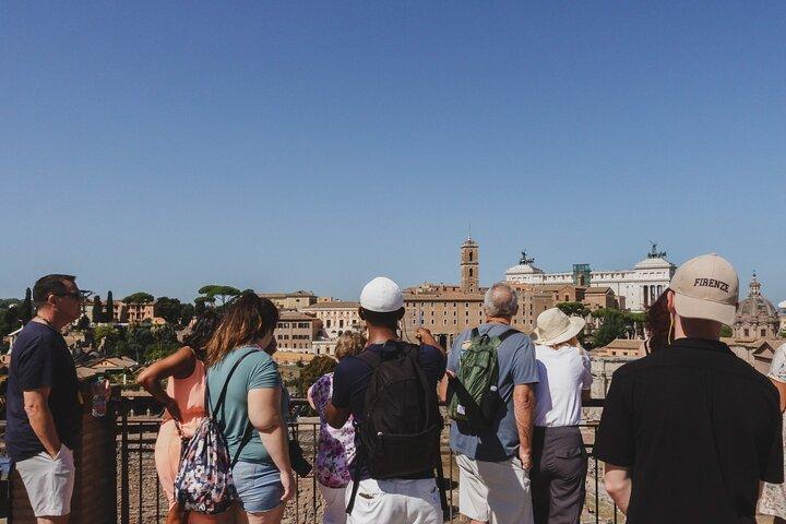 Visita guiada en grupo al Coliseo, el Foro Romano y la Colina Palatina