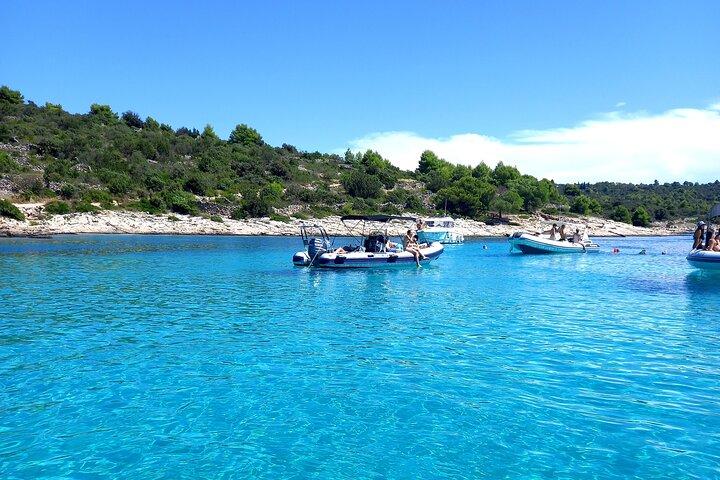 Tour privado en barco a Blue Lagoon y 4 islas