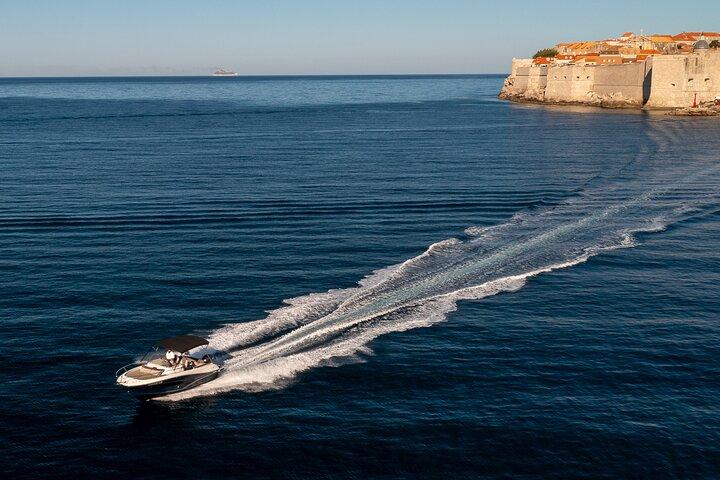 Private Local Guided Speedboat Tour in de archipel van Dubrovnik