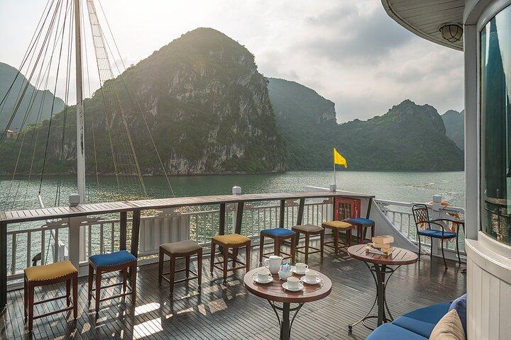 Valentine 5-stjärnig kryssning 2-dagars utforska Halong Bay från Hanoi