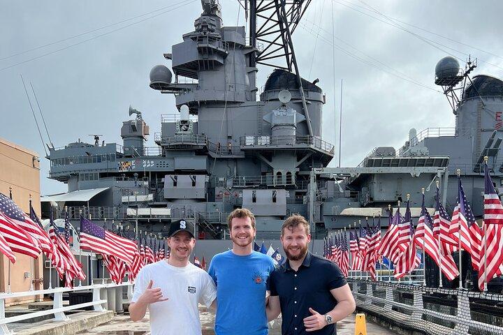 Tour privado de medio día guiado en limusina #1 "USS Arizona Memorial"
