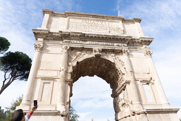 Visita guiada en grupo al Coliseo, el Foro Romano y la Colina Palatina
