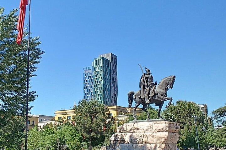 Passeio a pé em Tirana, degustação de azeite de oliva extra virgem e raki