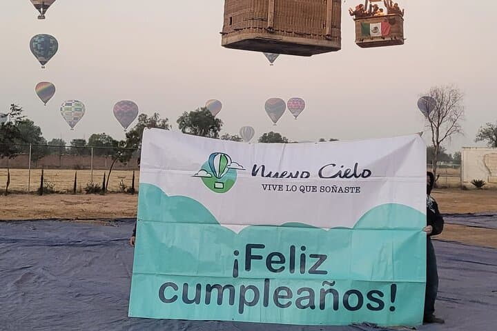 Balloon flight + Transportation + Breakfast in Cave or buffet + Pyramids