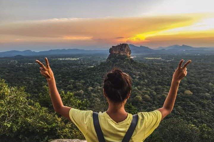 Viagem diurna ao templo da caverna Sigiriya e Dambulla saindo de Colombo