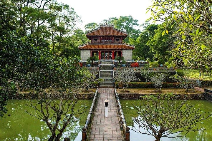 Perfume River Dragon Boat and Hue Tour privado