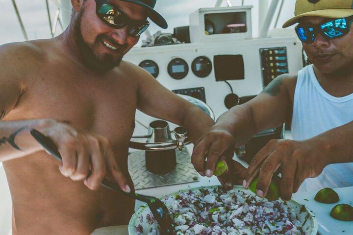 6 Hrs Whale Shark Private Watching Activity in Isla Mujeres