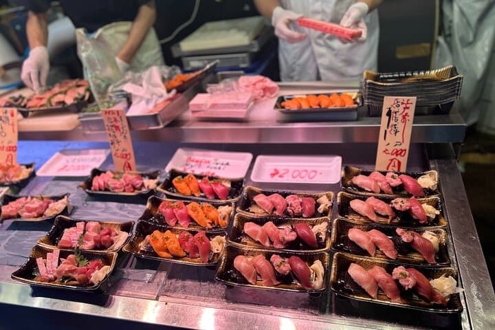 Tokyo Tsukiji Fish Market Tour: 15 Stops & Walk Local Street