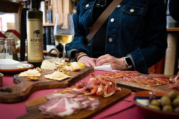 Excursión a pie de medio día degustación de comida local en Oporto
