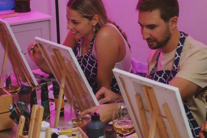 Italian Paint and Wine Experience Art Class in Rome with Pizza