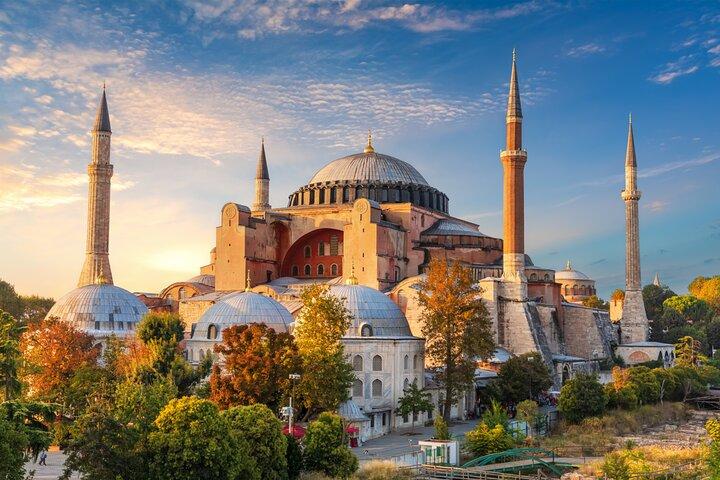 Discover Istanbul Walking Tour in Spanish