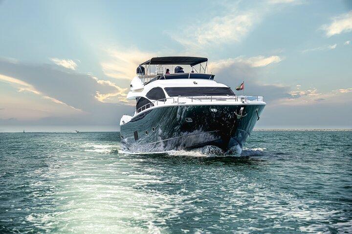 90 Feet Luxury Private Guided Yacht Tour in Dubai