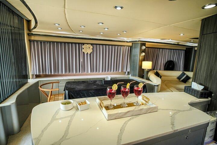 90 Feet Luxury Private Guided Yacht Tour in Dubai