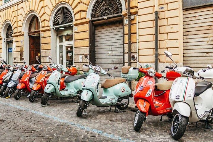 Noleggio Giornaliero Vespa 125cc Roma