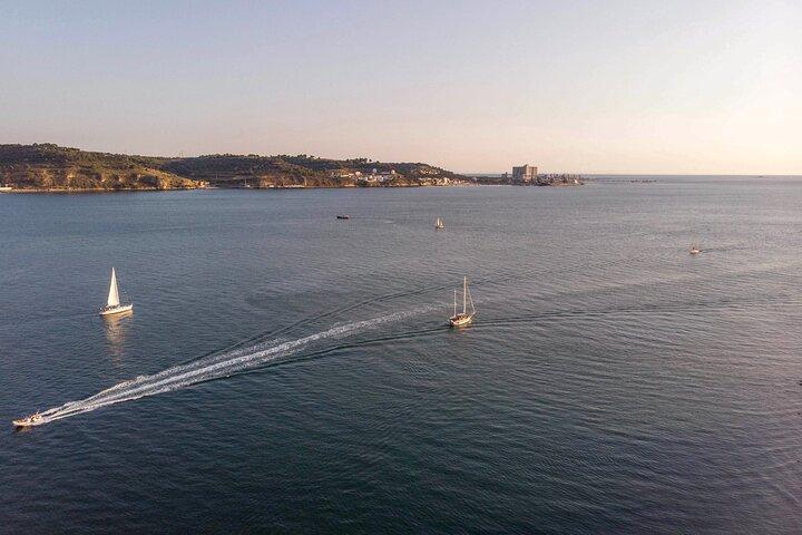 2h Lisbon Electric Tuk Tuk Tour + 2h Sunset Sailing Boat Trip