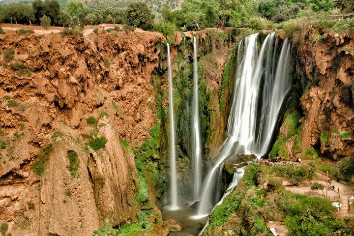 Excursión de un día a las cascadas de Ouzoud con guía y paseo en barco