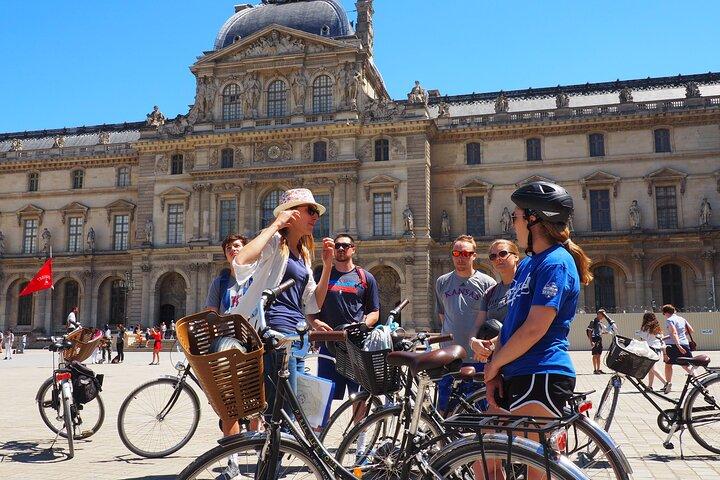 Paris Small Group Guided Bike Tour of Must-See Sights