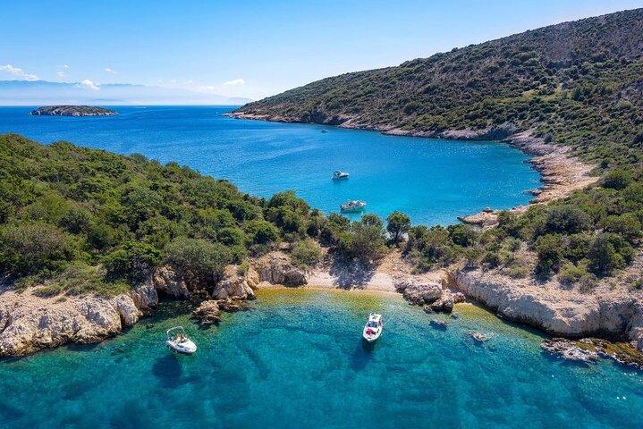 Descubra a ilha de Plavnik com um navio pirata ALL INCLUSIVE!!