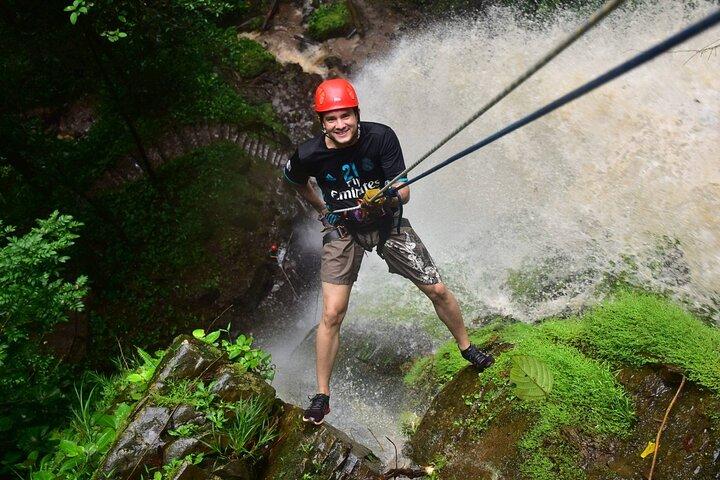 Canyoning Cascade Rappel Aventure au Costa Rica
