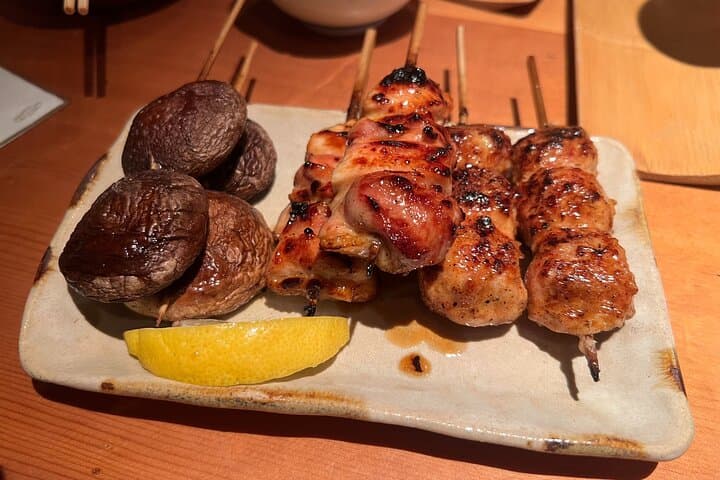 Tokyo: Best Ginza Food Tour at 3 Local Eateries