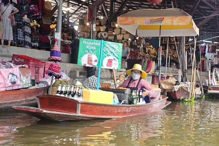 Damnoen Saduak Famous Floating Market and Mea Klong Railway Tour