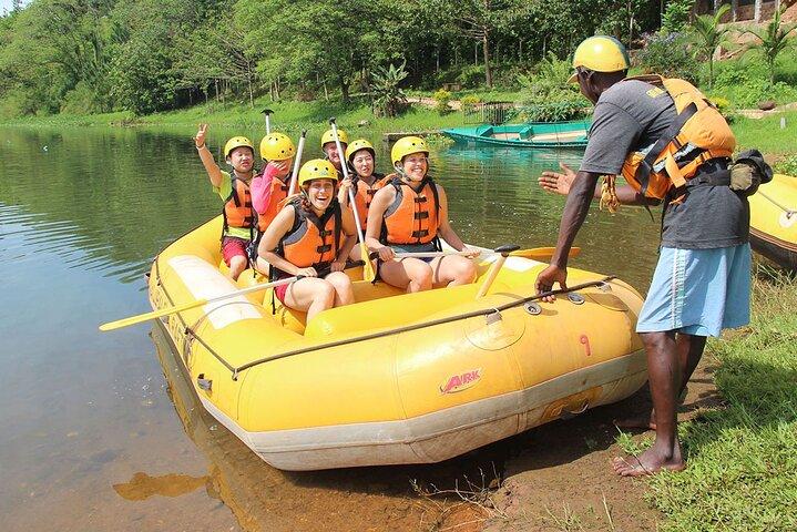Excursão de rafting de 2 dias em águas brancas para Jinja
