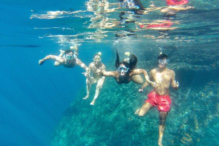 Escursione in kayak e snorkeling nelle scogliere di Maro Cerro Gordo