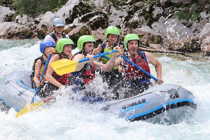 Rafting sur la rivière Soča à Bovec avec service photo professionnel