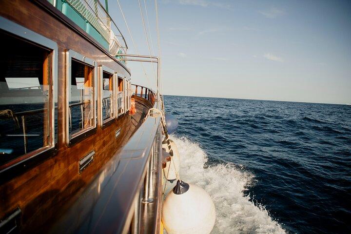Crucero en barco por Barcelona con bebidas