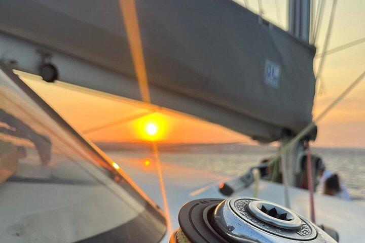 Catamarã de meio dia com experiência de pôr do sol